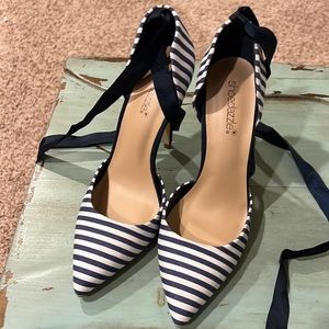 Shoe dazzle blue/white stripe heels, w/lace up ankle ribbon Size 9